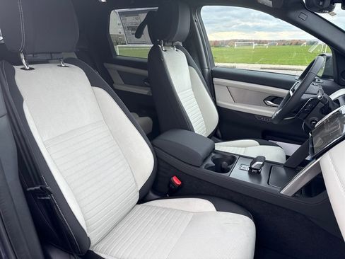 New 2025 Land Rover Discovery Sport Dynamic SE image 15