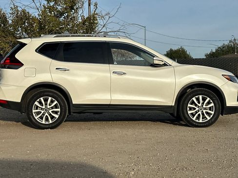 Certified 2020 Nissan Rogue SV image 9