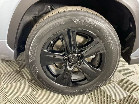 Used 2023 Toyota Highlander LE image 9