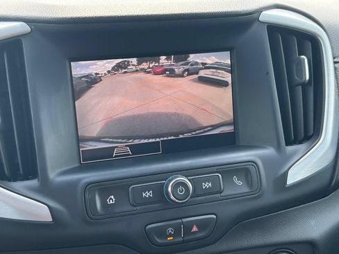 Used 2024 GMC Terrain SLE FWD image 29