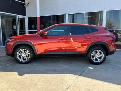Used 2024 Chevrolet Trax LS w/ LS Convenience Package FWD image 7
