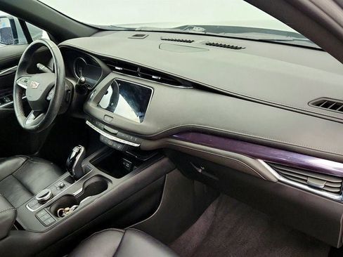 Used 2023 Cadillac XT4 Luxury w/ Cold Weather Package image 22
