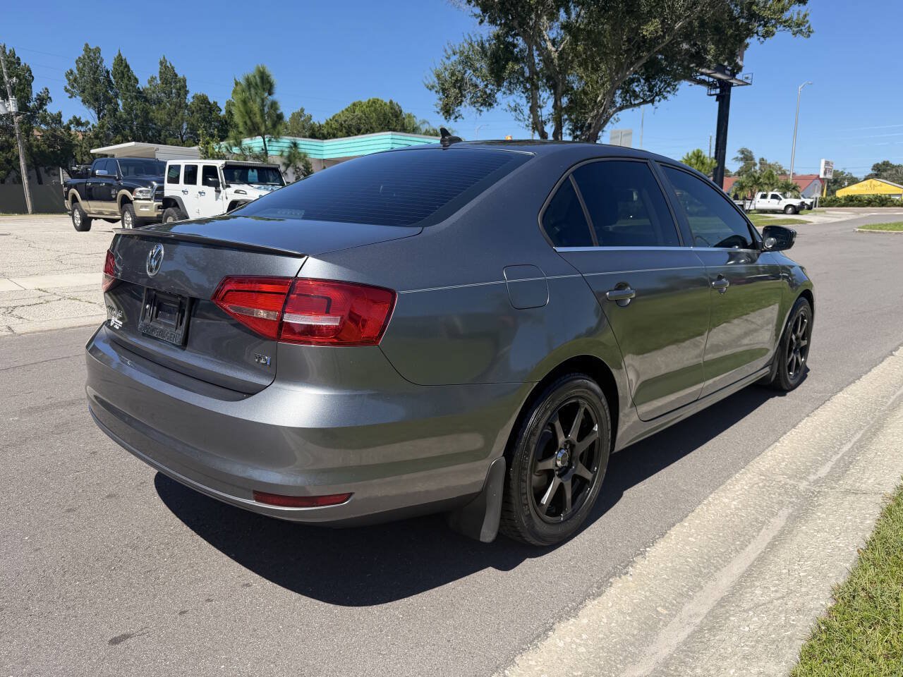 Used 2015 Volkswagen Jetta TDI SE FWD image 3