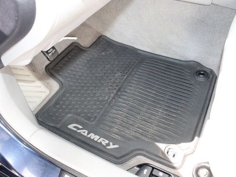 Used 2015 Toyota Camry XLE w/ Moonroof Package FWD image 23
