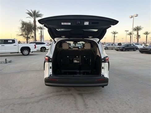 Certified 2021 Toyota Sienna XLE image 31