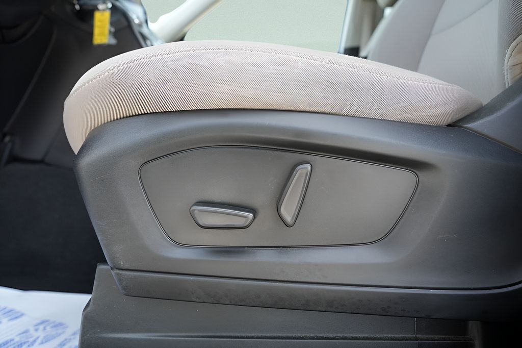 Used 2023 Ford Explorer 4WD image 23