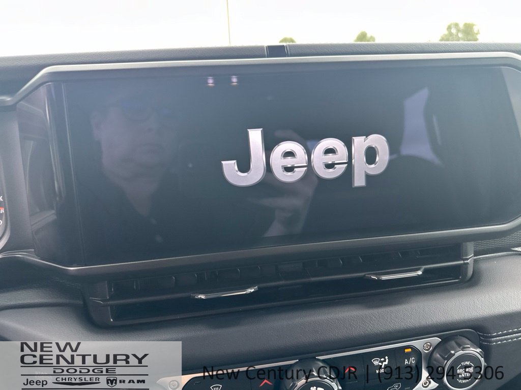 Used 2026 Jeep Gladiator Mojave AWD/4WD image 29