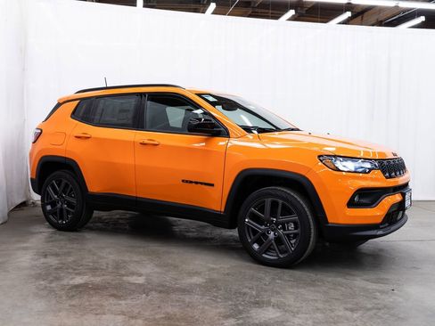 Used 2026 Jeep Compass Latitude image 1