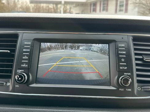 Used 2020 Kia Sedona L image 27