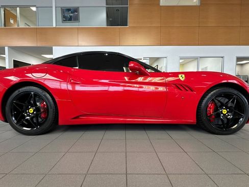 Used 2010 Ferrari California image 2