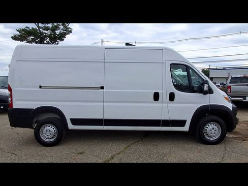 Used 2026 RAM ProMaster 2500 w/ Convenience Group FWD image 9