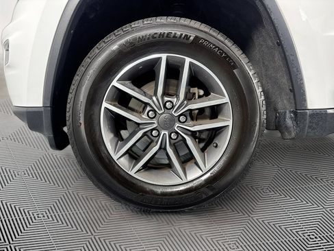 Used 2020 Jeep Grand Cherokee Limited AWD/4WD image 30