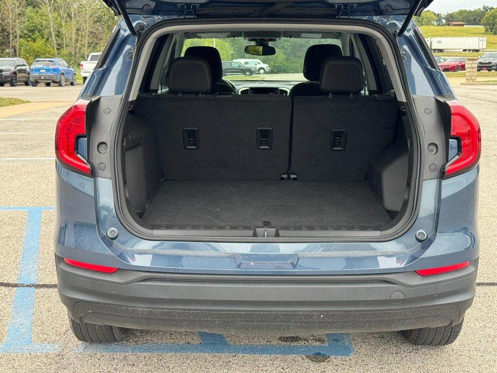 Used 2024 GMC Terrain SLE AWD/4WD image 7