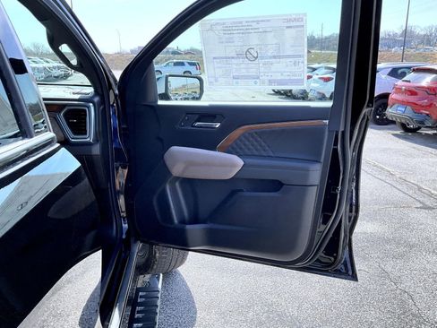 New 2026 GMC Canyon Denali image 16