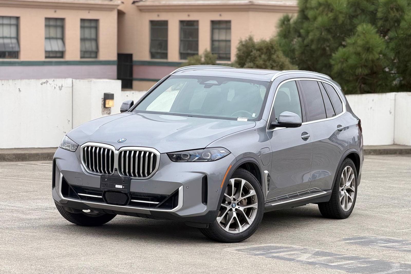Used 2024 BMW X5 xDrive50e AWD/4WD image 3