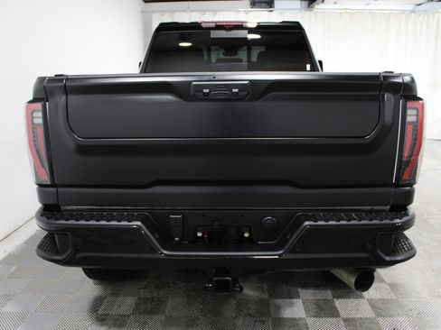 Used 2024 GMC Sierra 2500 AT4X image 29