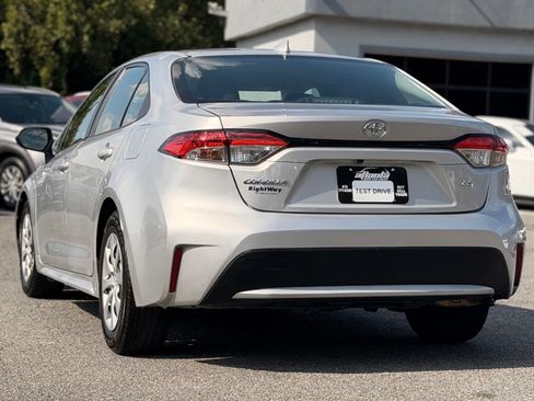 Used 2021 Toyota Corolla LE FWD image 3