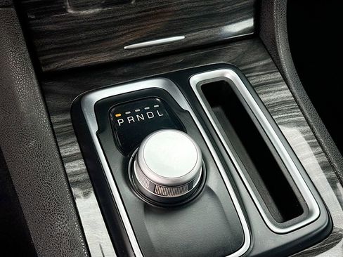 Used 2021 Chrysler 300 Touring w/ Sport Appearance Package image 17