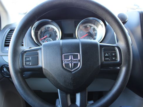 Used 2019 Dodge Grand Caravan SE image 17