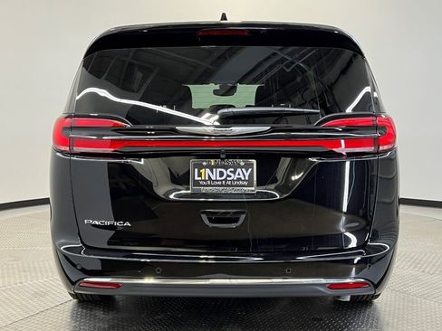 New 2026 Chrysler Pacifica Select image 4