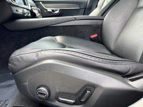 Used 2020 Volvo V90 T6 Cross Country image 26