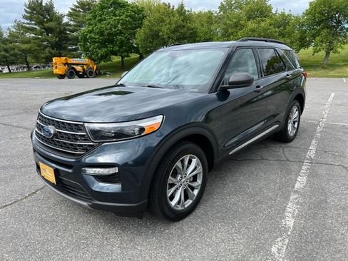 Used 2023 Ford Explorer XLT w/ Equipment Group 202A AWD/4WD image 5