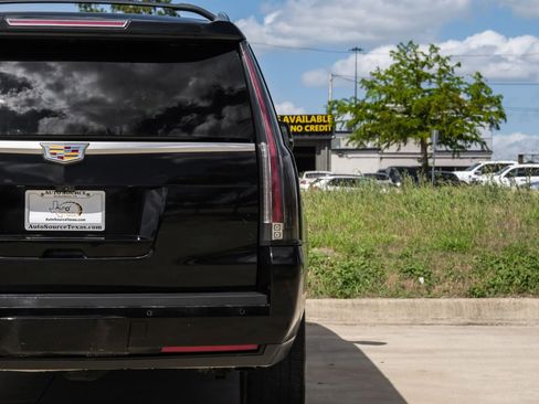 Used 2018 Cadillac Escalade ESV Luxury RWD image 45
