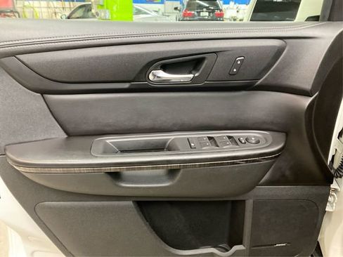 Used 2015 GMC Acadia SLT image 23