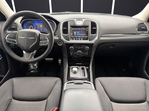 Used 2023 Chrysler 300 Touring w/ Sport Appearance Package image 13