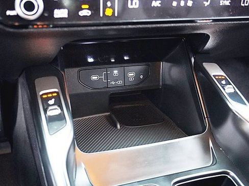 Used 2024 Kia Sorento S image 30