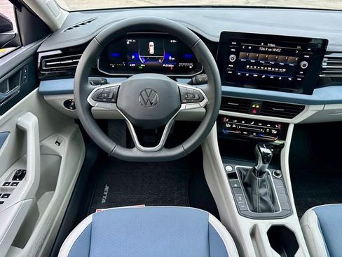 New 2026 Volkswagen Jetta SE FWD image 16
