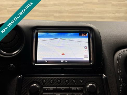 Used 2016 Nissan GT-R Premium image 11