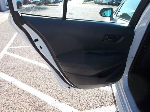 Used 2025 Toyota Corolla LE image 10