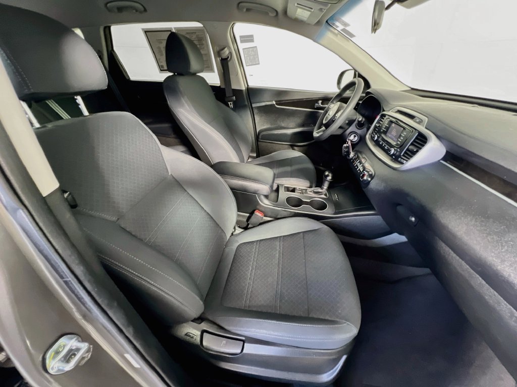 Used 2018 Kia Sorento FWD V6 image 28