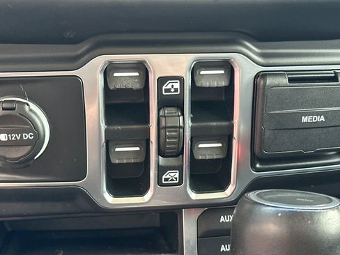 Used 2020 Jeep Gladiator Overland AWD/4WD image 13