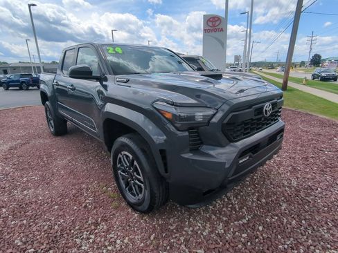 Used 2024 Toyota Tacoma TRD Sport AWD/4WD image 2