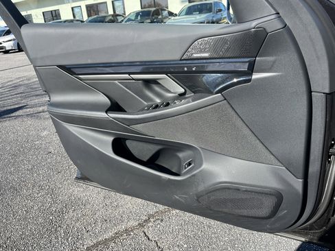 Used 2024 BMW i5 eDrive40i image 15