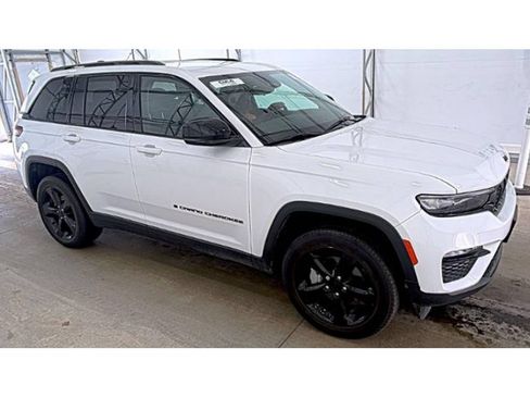 Used 2023 Jeep Grand Cherokee Limited w/ Black Appearance Package AWD/4WD image 3