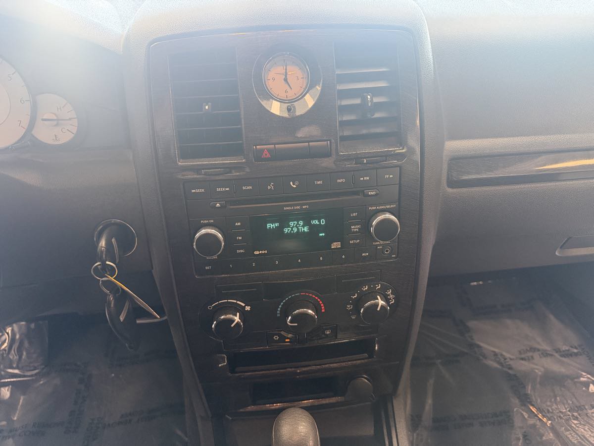 Used 2008 Chrysler 300 LX RWD image 17