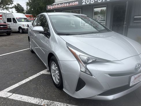 Used 2016 Toyota Prius Three Touring image 13