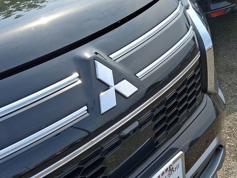 Used 2025 Mitsubishi Outlander SE FWD image 4