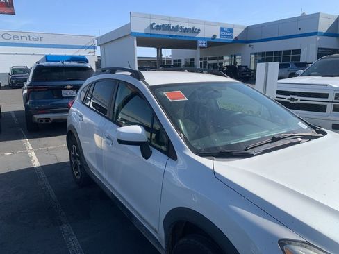 Used 2017 Subaru Crosstrek 2.0i Premium image 3