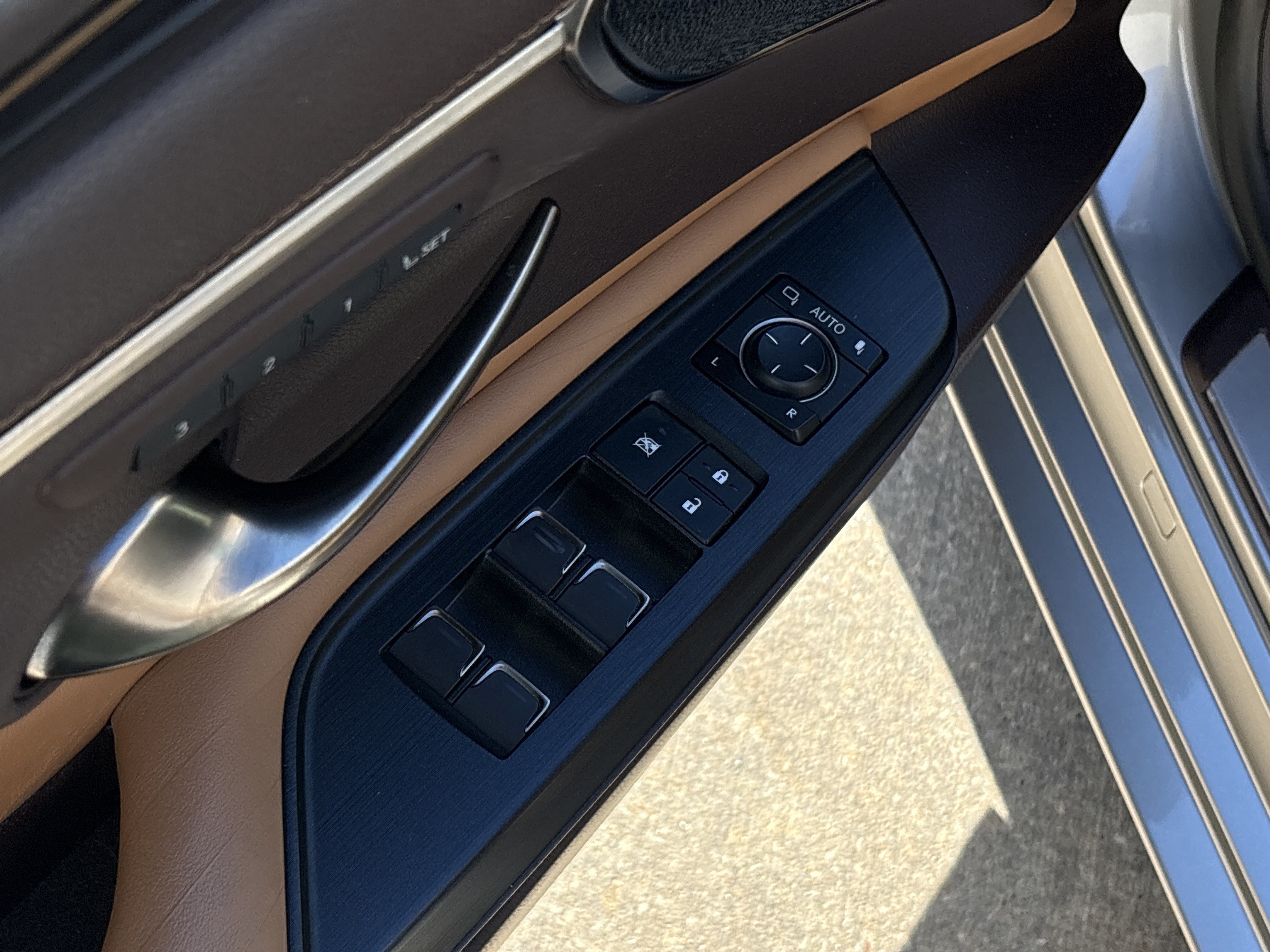 Used 2021 Lexus ES 300h w/ Accessory Package 2 FWD image 15