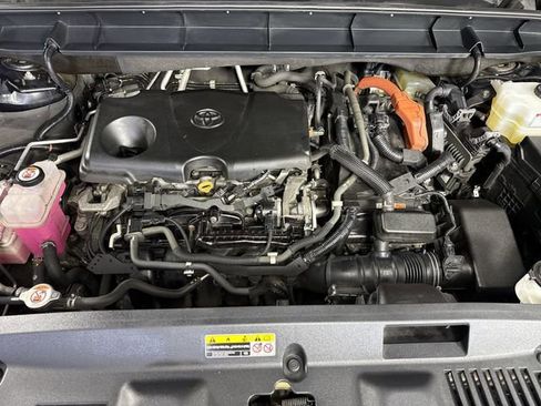 Used 2021 Toyota Highlander XLE AWD/4WD image 29
