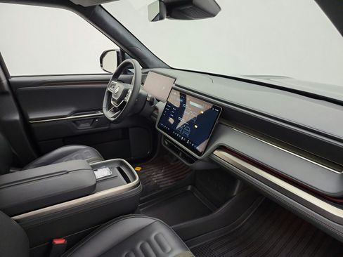 Used 2025 Rivian R1S Adventure Dual AWD/4WD image 21
