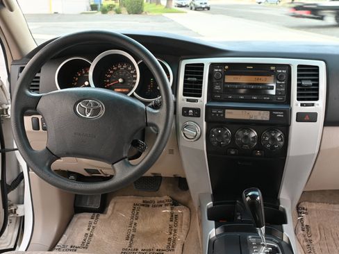 Used 2006 Toyota 4Runner SR5 AWD/4WD image 18
