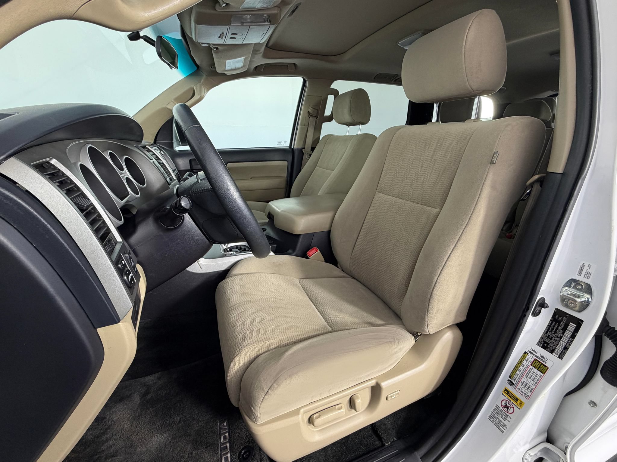 Used 2016 Toyota Sequoia SR5 AWD/4WD image 17