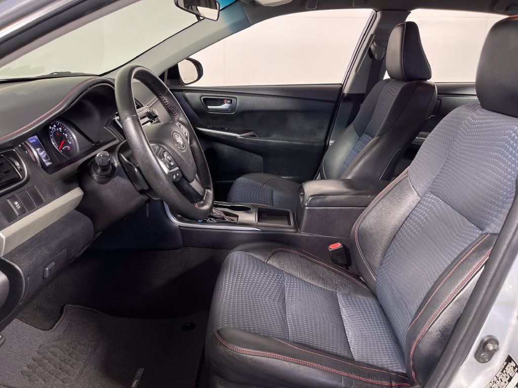 Used 2015 Toyota Camry SE FWD image 12