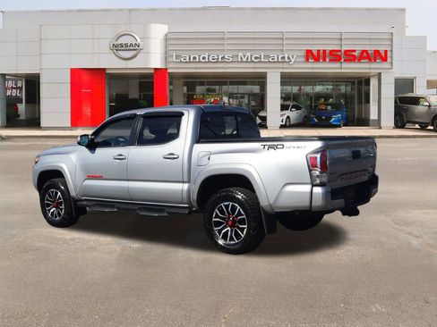 Used 2021 Toyota Tacoma TRD Sport w/ Technology Package image 5