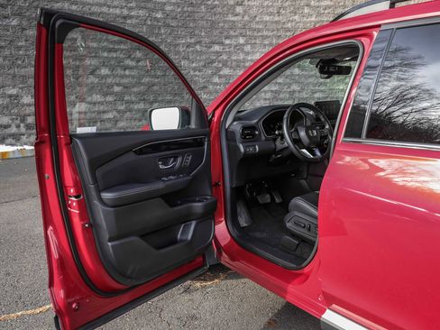 Used 2025 Honda Pilot Touring image 22